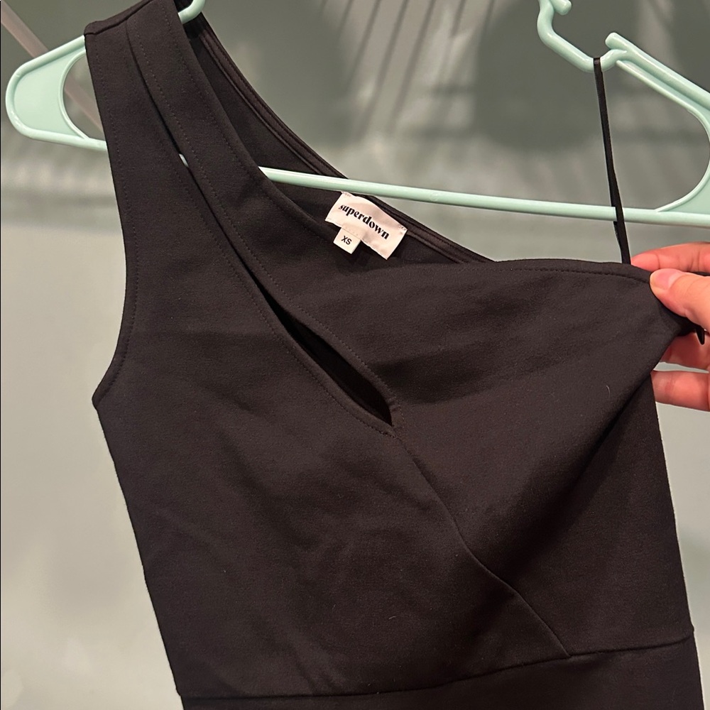 Like new- Superdown Elegant Black One-Shoulder Dress - Picture 4 of 7